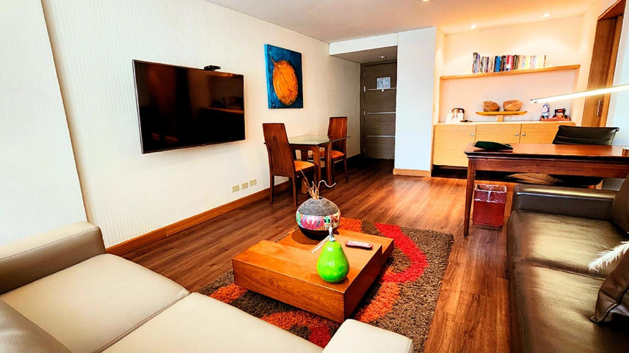 Bogota Plaza Hotel Eksteriør billede A living room